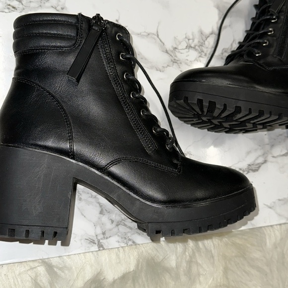 Nasty Gal Black Combat Boots size 6 new with small scratch - Picture 3 of 14